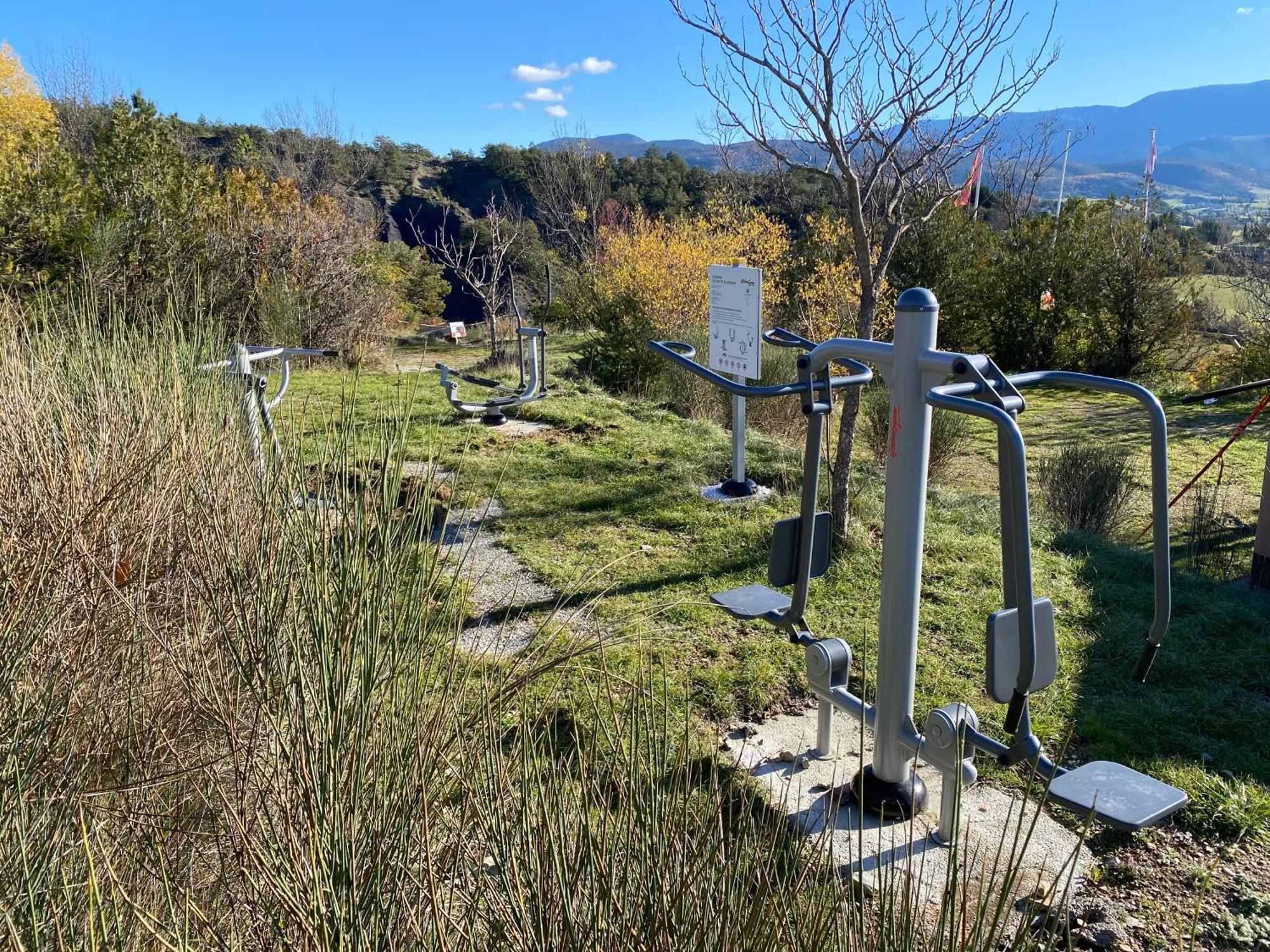 Camping Les Hauts De Rosans Zewnętrze zdjęcie